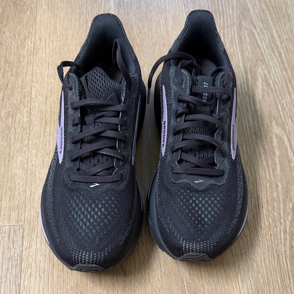 Brooks Ghost 17 size 8